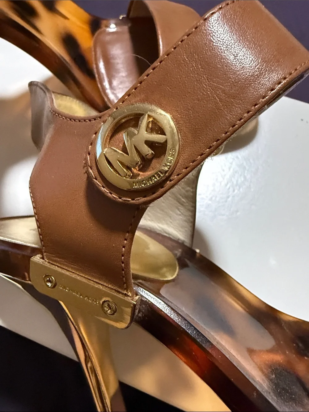 MICHAEL Michael Kors Brown Leather Tortoiseshell (Gold) Heel Sandals. Size 8.5 - Picture 7 of 10
